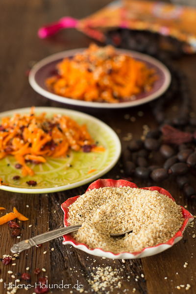 Möhrensalat mit Gomasio und Berberitzen, vegan, Helene Holunder